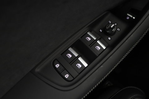 Audi Q8 60 TFSI e quattro Pro Line S Competition | Verde Zeltweg | Luchtvering | Trekhaak | Soft-Close | Panoramadak | B&O | 23 Inch
