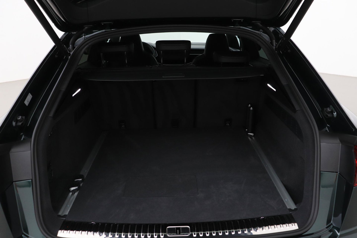 Audi Q8 60 TFSI e quattro Pro Line S Competition | Verde Zeltweg | Luchtvering | Trekhaak | Soft-Close | Panoramadak | B&O | 23 Inch