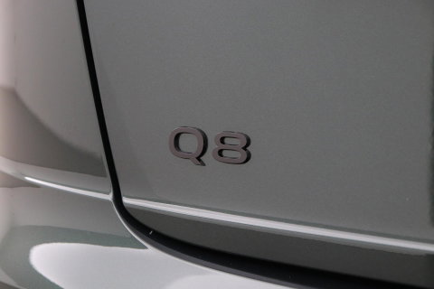 Audi Q8 60 TFSI e quattro Pro Line S Competition | Verde Zeltweg | Luchtvering | Trekhaak | Soft-Close | Panoramadak | B&O | 23 Inch