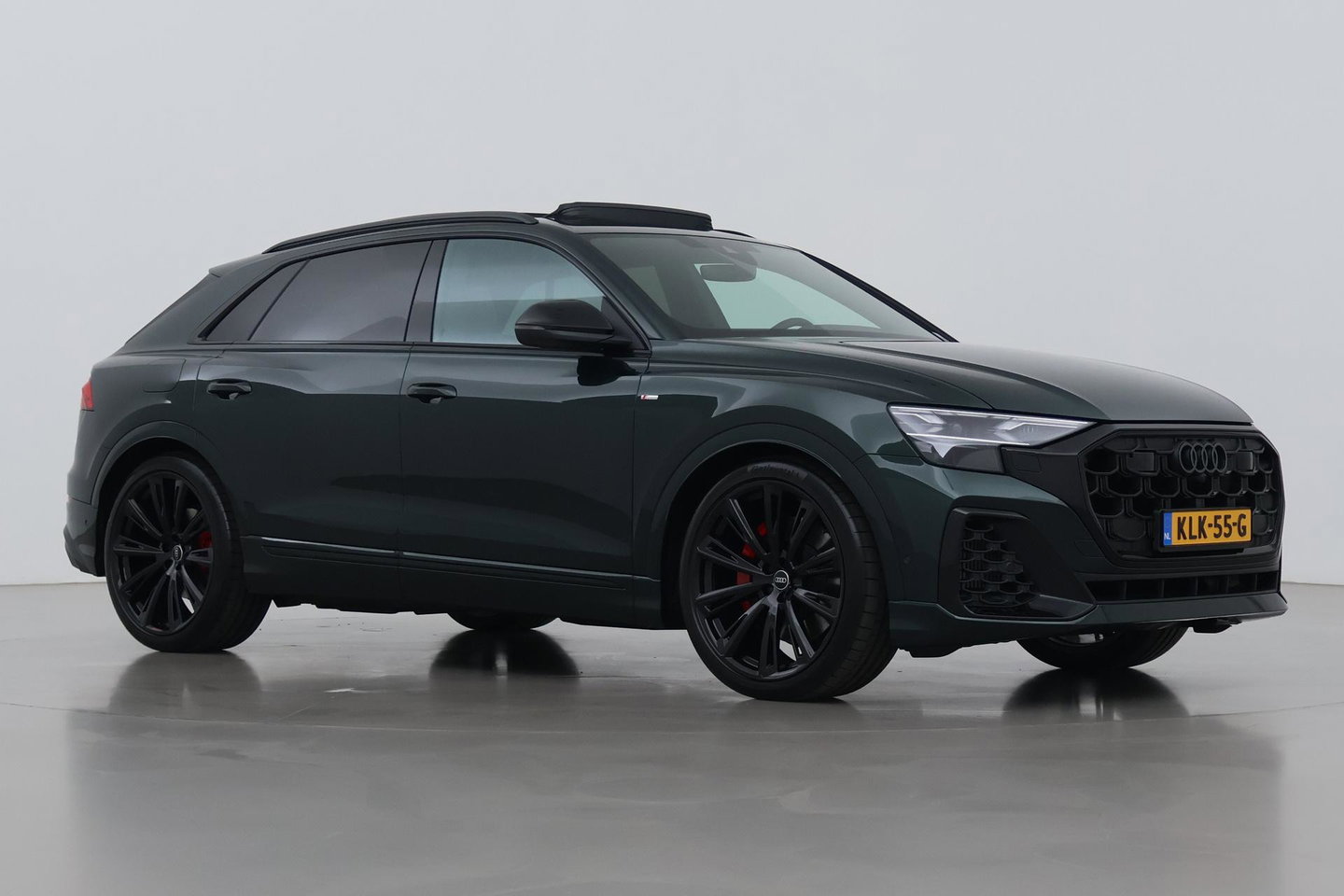 Audi Q8 60 TFSI e quattro Pro Line S Competition | Verde Zeltweg | Luchtvering | Trekhaak | Soft-Close | Panoramadak | B&O | 23 Inch