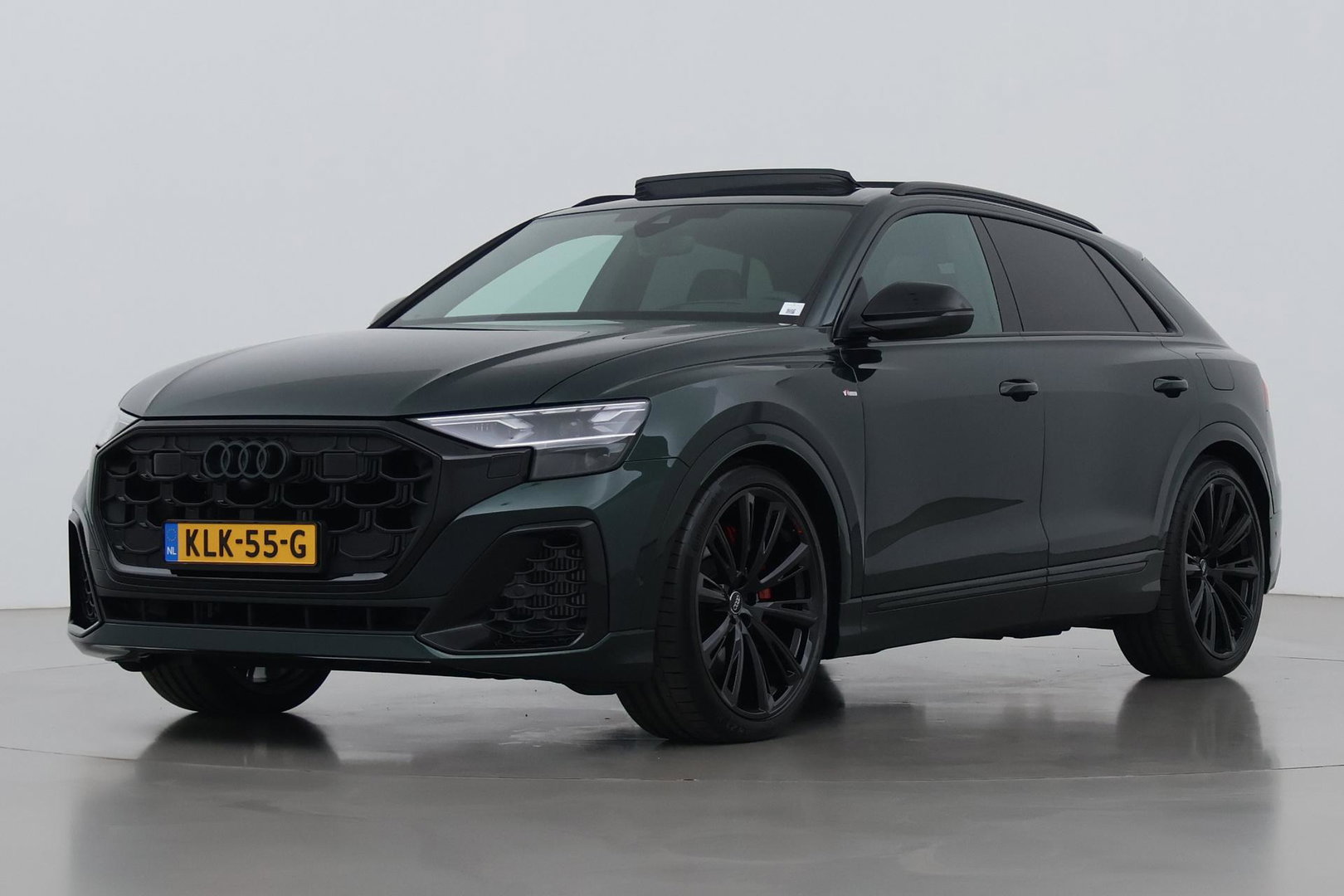 Audi Q8 60 TFSI e quattro Pro Line S Competition | Verde Zeltweg | Luchtvering | Trekhaak | Soft-Close | Panoramadak | B&O | 23 Inch