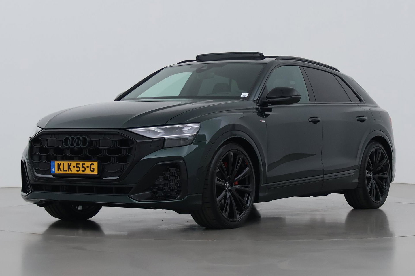 Audi Q8 60 TFSI e quattro Pro Line S Competition | Verde Zeltweg | Luchtvering | Trekhaak | Soft-Close | Panoramadak | B&O | 23 Inch