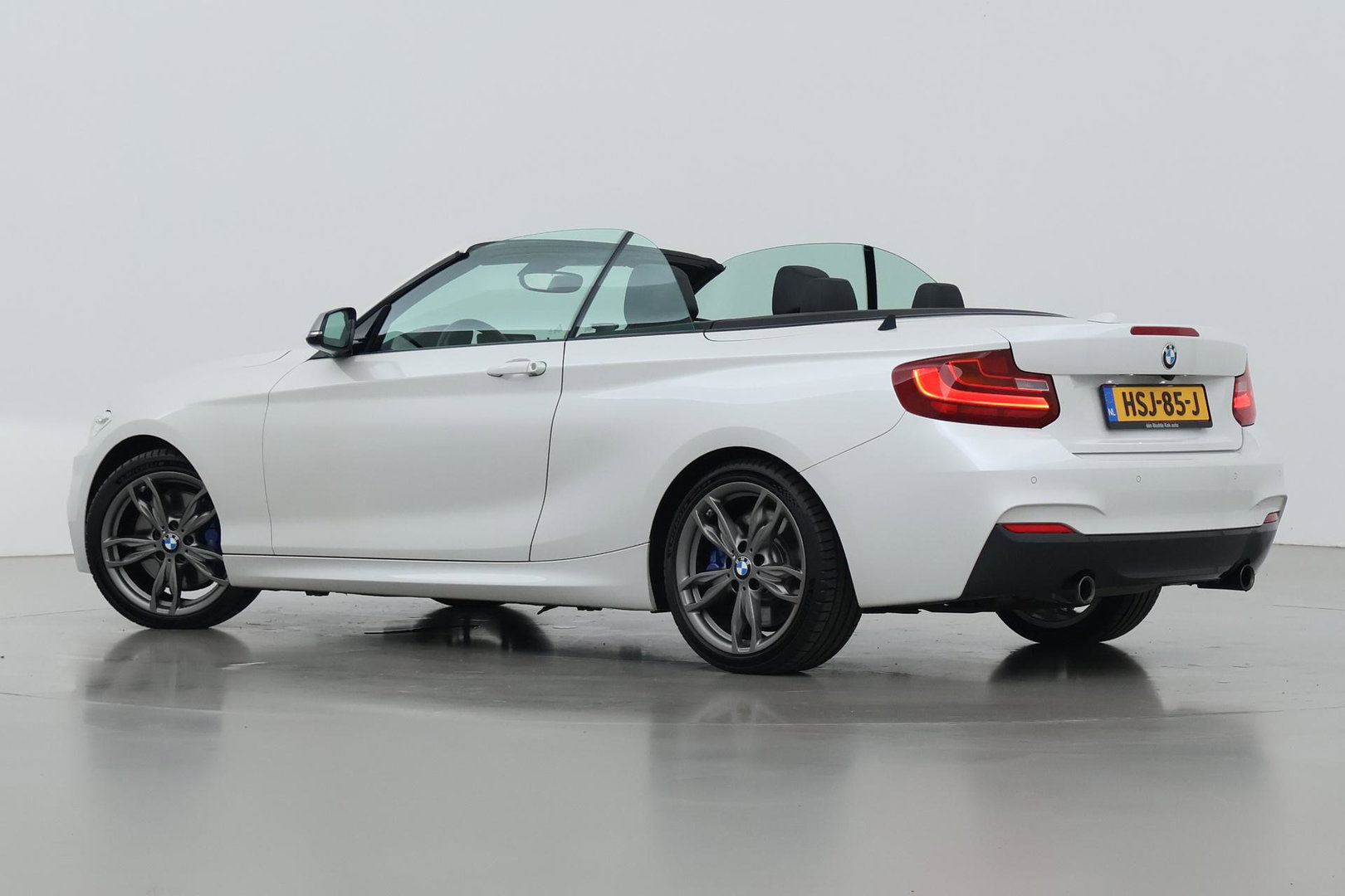 BMW 2 Serie Cabrio M235i xDrive | 327Pk! | M-Sport | harman/kardon | Vol-Leder | Stoelverwarming | Camera | 18 Inch