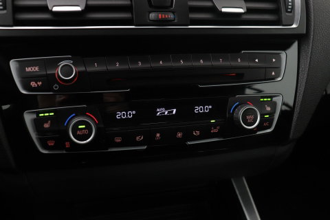 BMW 2 Serie Cabrio M235i xDrive | 327Pk! | M-Sport | harman/kardon | Vol-Leder | Stoelverwarming | Camera | 18 Inch