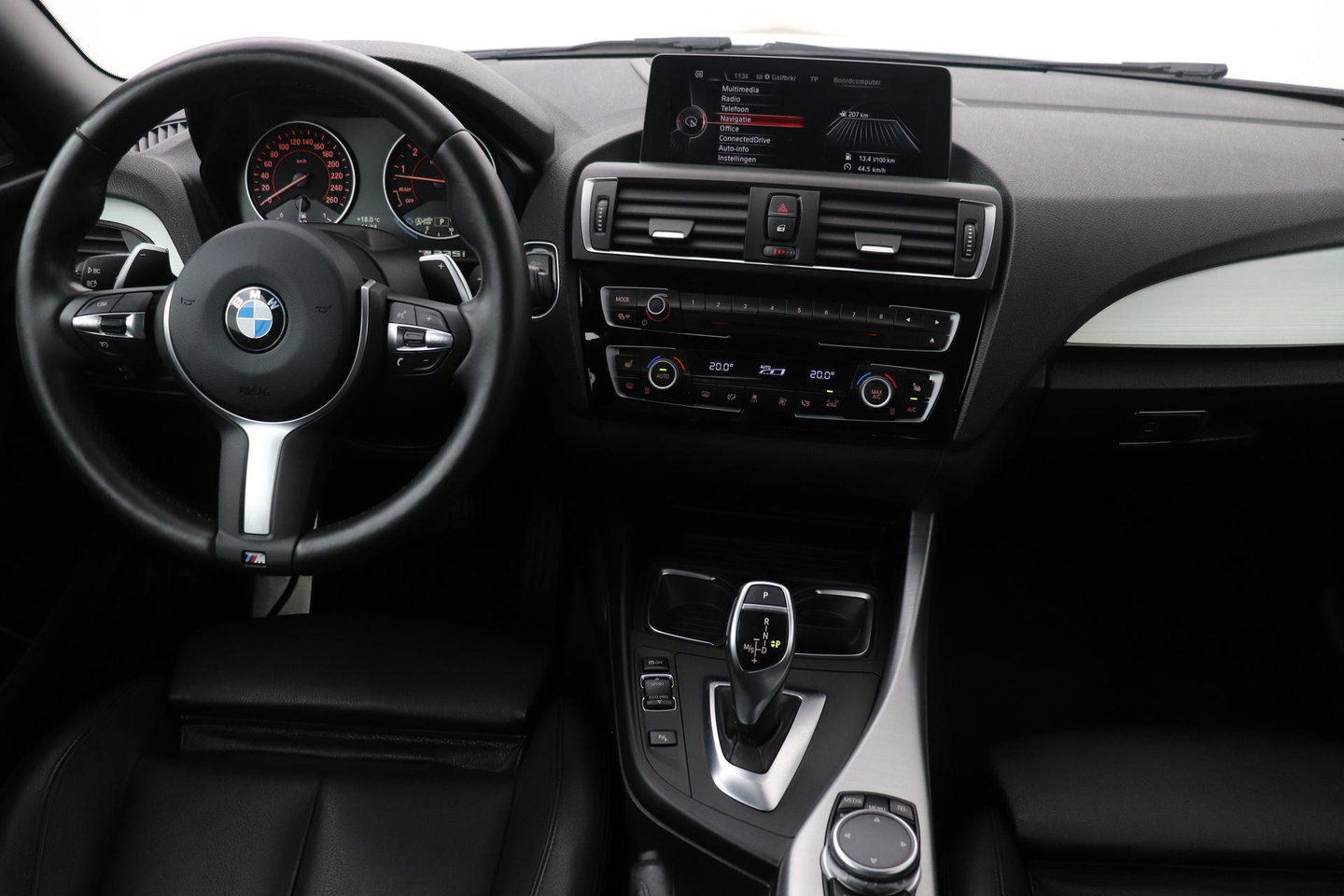 BMW 2 Serie Cabrio M235i xDrive | 327Pk! | M-Sport | harman/kardon | Vol-Leder | Stoelverwarming | Camera | 18 Inch