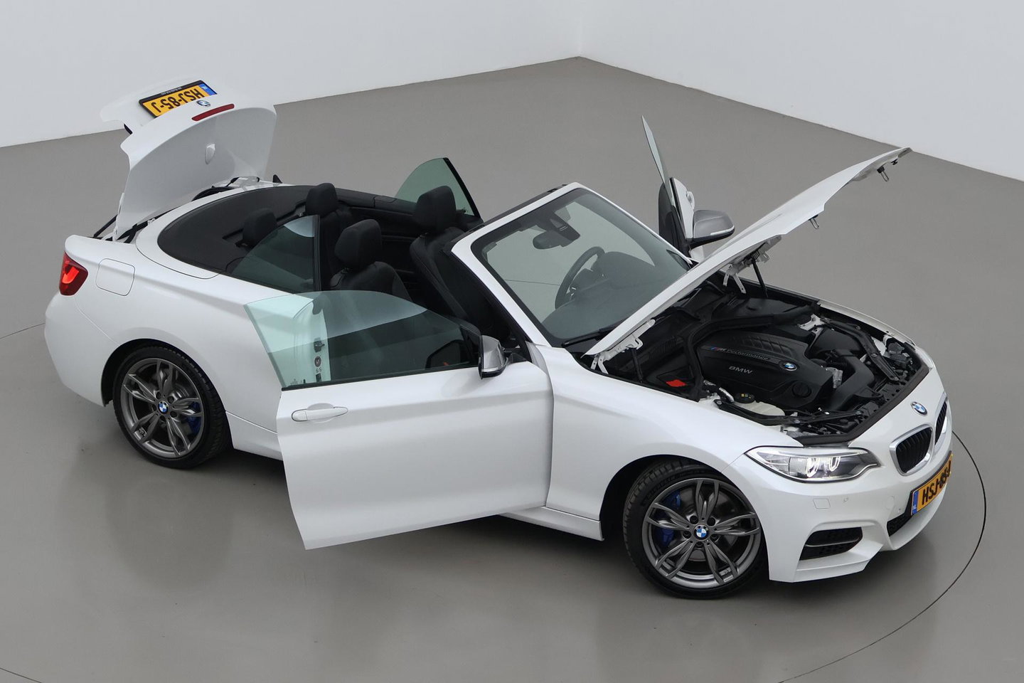 BMW 2 Serie Cabrio M235i xDrive | 327Pk! | M-Sport | harman/kardon | Vol-Leder | Stoelverwarming | Camera | 18 Inch
