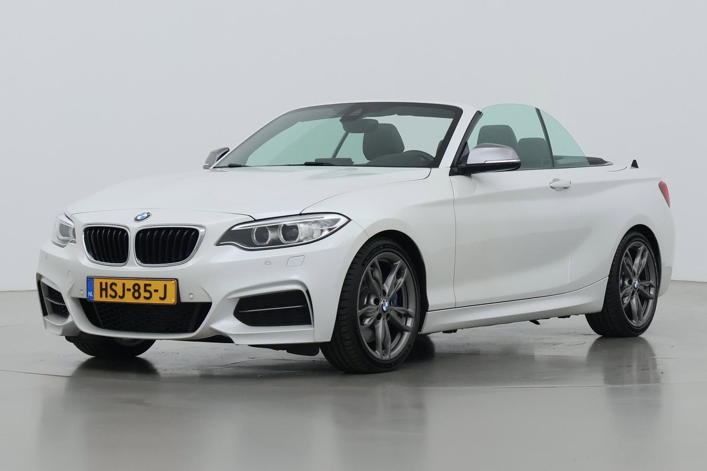 BMW 2 Serie Cabrio M235i xDrive | 327Pk! | M-Sport | harman/kardon | Vol-Leder | Stoelverwarming | Camera | 18 Inch