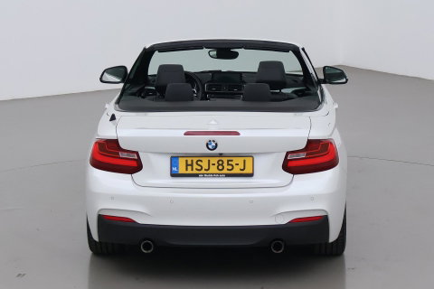 BMW 2 Serie Cabrio M235i xDrive | 327Pk! | M-Sport | harman/kardon | Vol-Leder | Stoelverwarming | Camera | 18 Inch