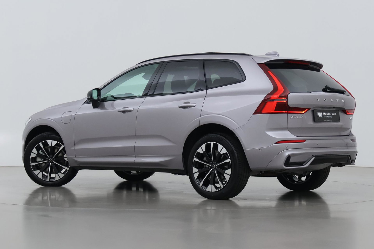 Volvo XC60 T8 Plug-in hybrid Ultra Dark | FACELIFT | Panoramadak | 360° Camera | Harman/Kardon | Head-Up | BLIS | Memory