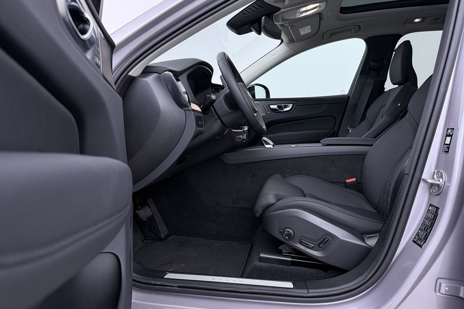 Volvo XC60 T8 Plug-in hybrid Ultra Dark | FACELIFT | Panoramadak | 360° Camera | Harman/Kardon | Head-Up | BLIS | Memory