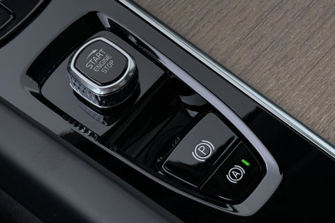 Volvo XC60 T8 Plug-in hybrid Ultra Dark | FACELIFT | Panoramadak | 360° Camera | Harman/Kardon | Head-Up | BLIS | Memory