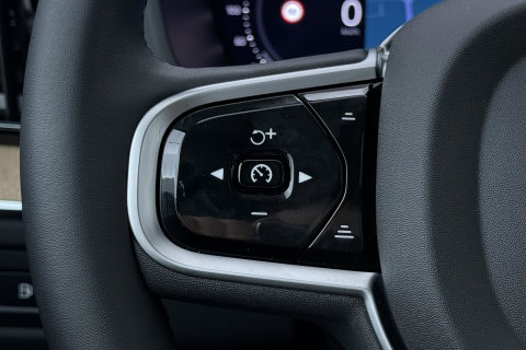 Volvo XC60 T8 Plug-in hybrid Ultra Dark | FACELIFT | Panoramadak | 360° Camera | Harman/Kardon | Head-Up | BLIS | Memory