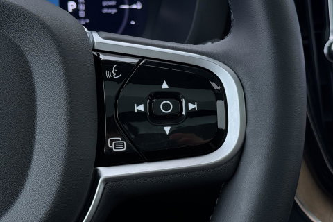 Volvo XC60 T8 Plug-in hybrid Ultra Dark | FACELIFT | Panoramadak | 360° Camera | Harman/Kardon | Head-Up | BLIS | Memory
