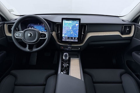 Volvo XC60 T8 Plug-in hybrid Ultra Dark | FACELIFT | Panoramadak | 360° Camera | Harman/Kardon | Head-Up | BLIS | Memory