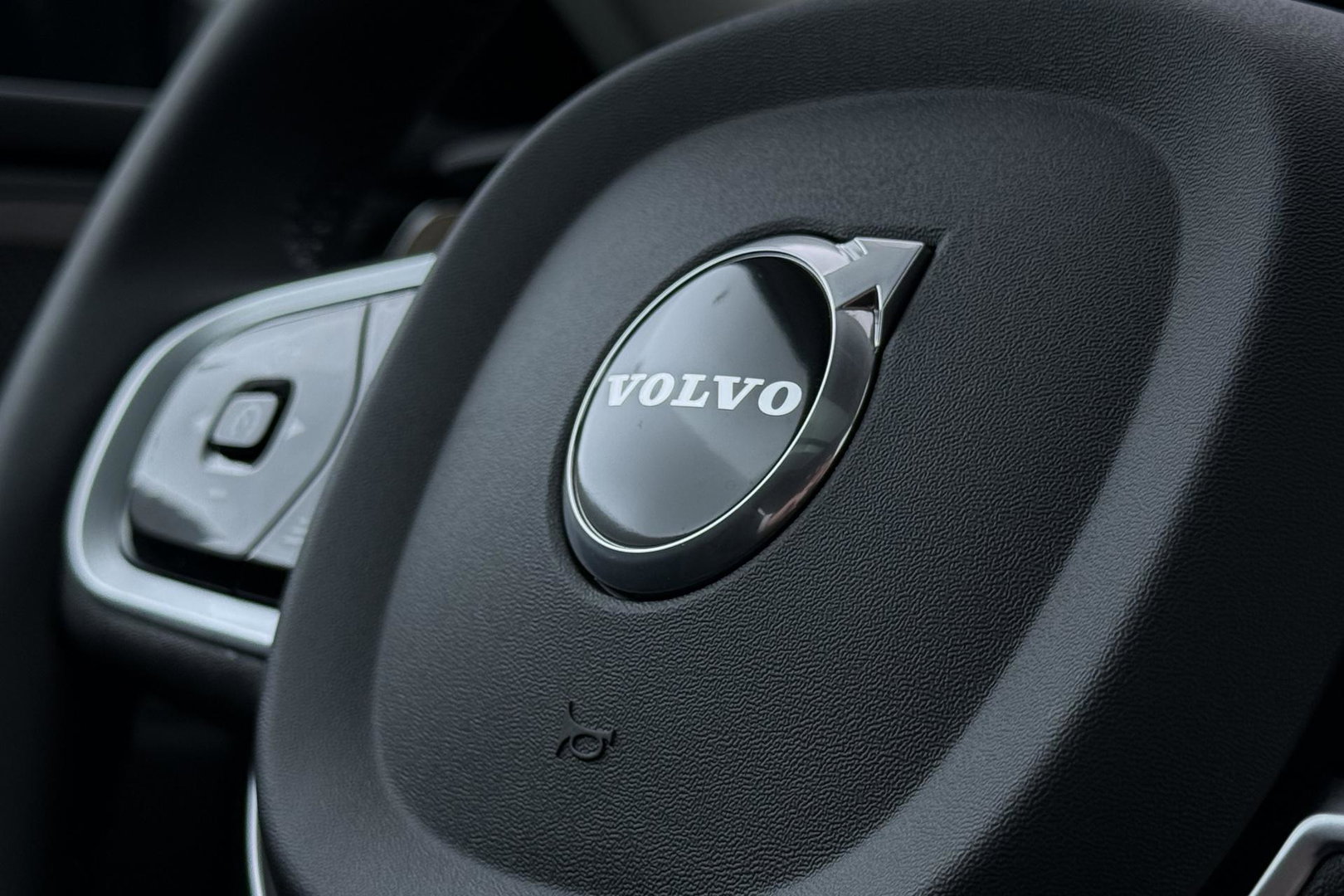 Volvo XC60 T8 Plug-in hybrid Ultra Dark | FACELIFT | Panoramadak | 360° Camera | Harman/Kardon | Head-Up | BLIS | Memory