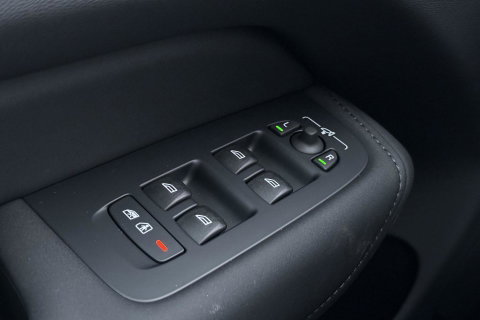 Volvo XC60 T8 Plug-in hybrid Ultra Dark | FACELIFT | Panoramadak | 360° Camera | Harman/Kardon | Head-Up | BLIS | Memory