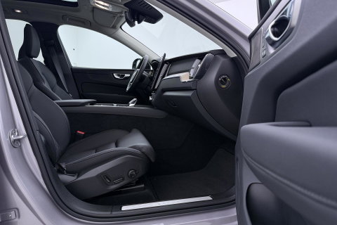 Volvo XC60 T8 Plug-in hybrid Ultra Dark | FACELIFT | Panoramadak | 360° Camera | Harman/Kardon | Head-Up | BLIS | Memory