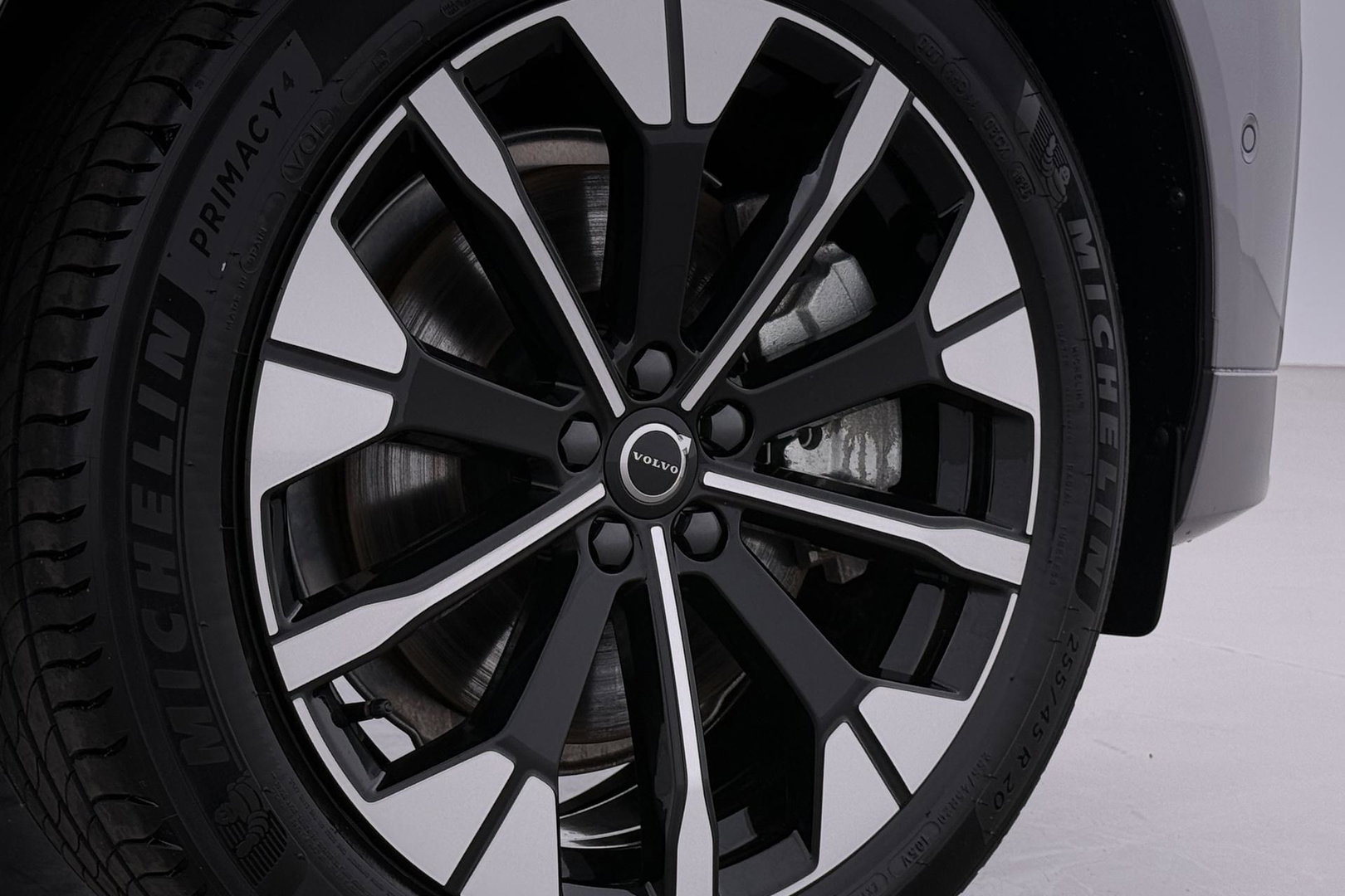 Volvo XC60 T8 Plug-in hybrid Ultra Dark | FACELIFT | Panoramadak | 360° Camera | Harman/Kardon | Head-Up | BLIS | Memory