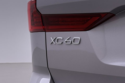 Volvo XC60 T8 Plug-in hybrid Ultra Dark | FACELIFT | Panoramadak | 360° Camera | Harman/Kardon | Head-Up | BLIS | Memory