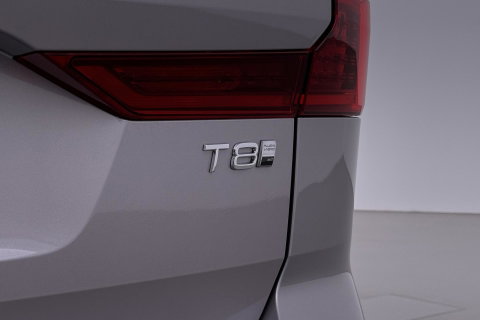 Volvo XC60 T8 Plug-in hybrid Ultra Dark | FACELIFT | Panoramadak | 360° Camera | Harman/Kardon | Head-Up | BLIS | Memory