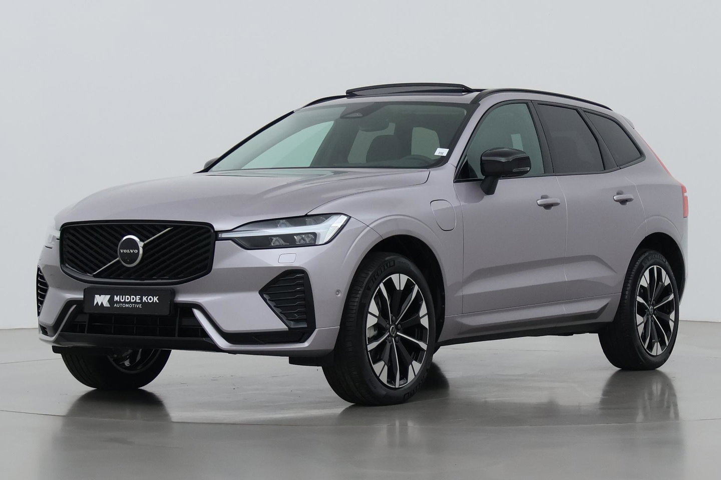 Volvo XC60 T8 Plug-in hybrid Ultra Dark | FACELIFT | Panoramadak | 360° Camera | Harman/Kardon | Head-Up | BLIS | Memory