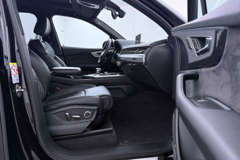 Audi Q7 4.0 TDI SQ7 quattro Pro Line + 7p | ACC | Luchtvering | Keramische Remmen | Panoramadak | Trekhaak | 360° Camera | Head-Up | 22 Inch