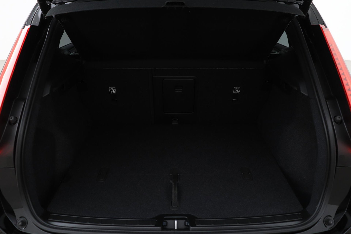 Volvo EX40 Single Motor Extended Range Plus Black Ed. 82 kWh | 360° Camera | ACC | 20 Inch | Stoel+Stuurverwarming | Harman/Kardon