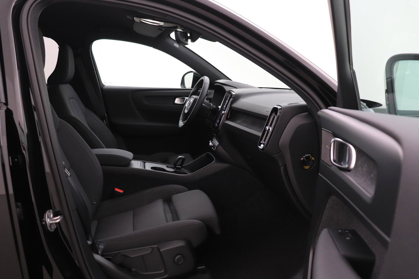 Volvo EX40 Single Motor Extended Range Plus Black Ed. 82 kWh | 360° Camera | ACC | 20 Inch | Stoel+Stuurverwarming | Harman/Kardon