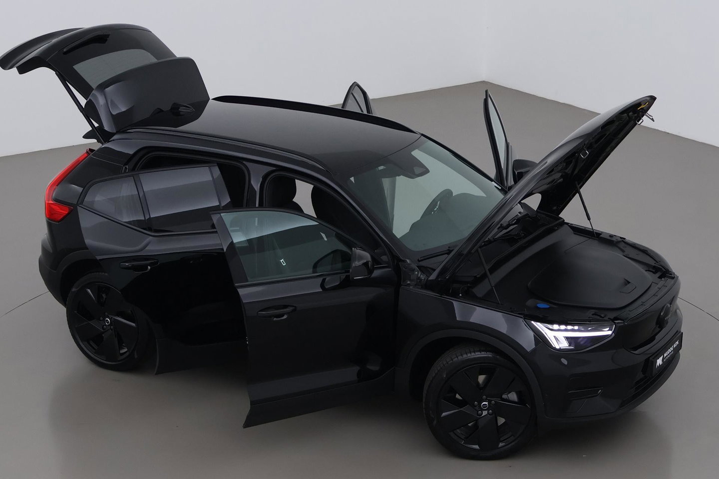 Volvo EX40 Single Motor Extended Range Plus Black Ed. 82 kWh | 360° Camera | ACC | 20 Inch | Stoel+Stuurverwarming | Harman/Kardon
