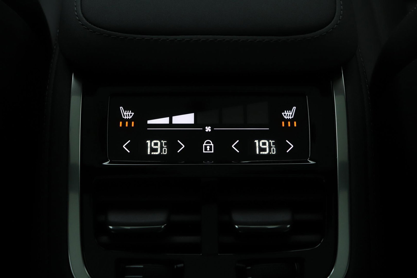 Volvo XC90 T8 Plug-in hybrid Ultra Dark | Luchtvering | Bowers&Wilkins | Trekhaak | Massage+Ventilatie | Head-Up
