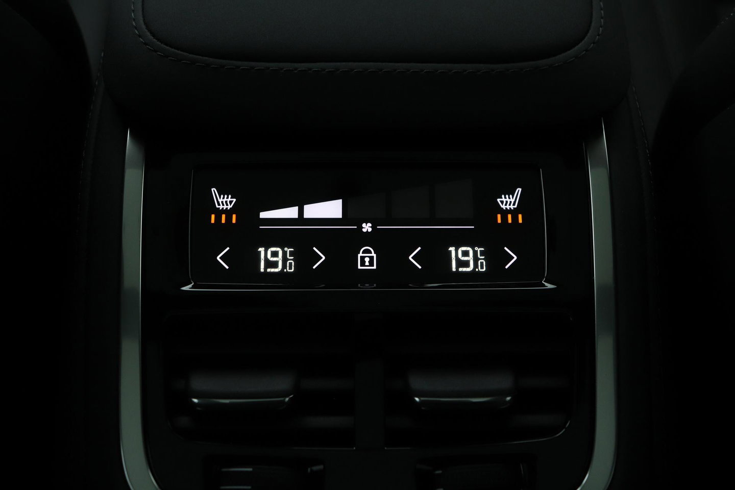 Volvo XC90 T8 Plug-in hybrid Ultra Dark | Luchtvering | Bowers&Wilkins | Trekhaak | Massage+Ventilatie | Head-Up