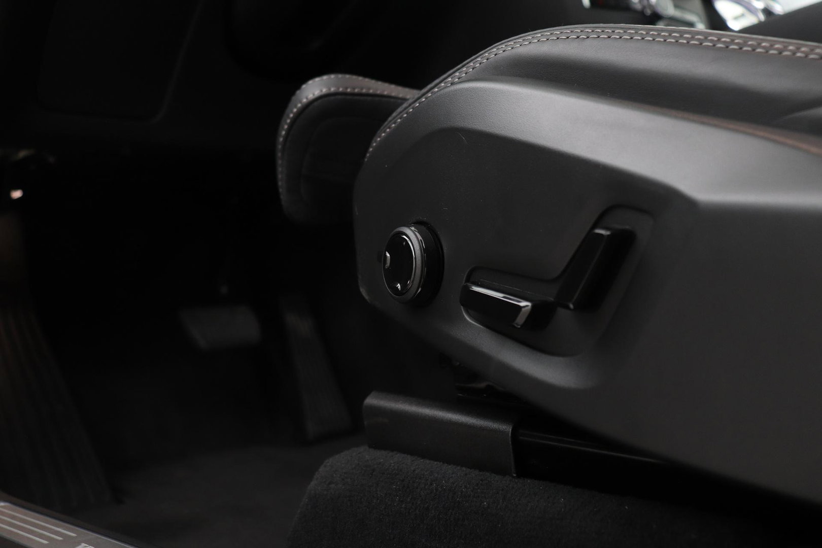 Volvo XC90 T8 Plug-in hybrid Ultra Dark | Luchtvering | Bowers&Wilkins | Trekhaak | Massage+Ventilatie | Head-Up