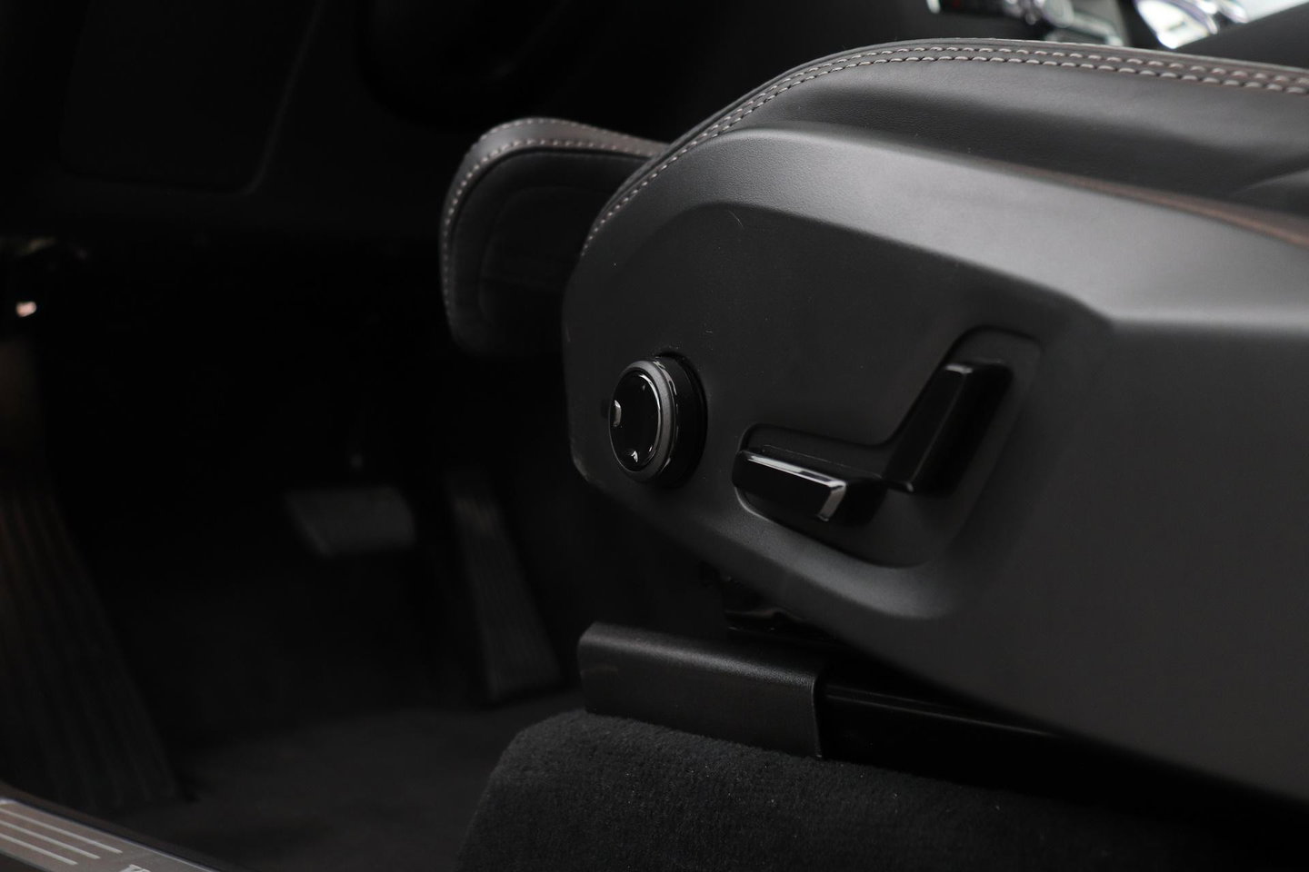 Volvo XC90 T8 Plug-in hybrid Ultra Dark | Luchtvering | Bowers&Wilkins | Trekhaak | Massage+Ventilatie | Head-Up