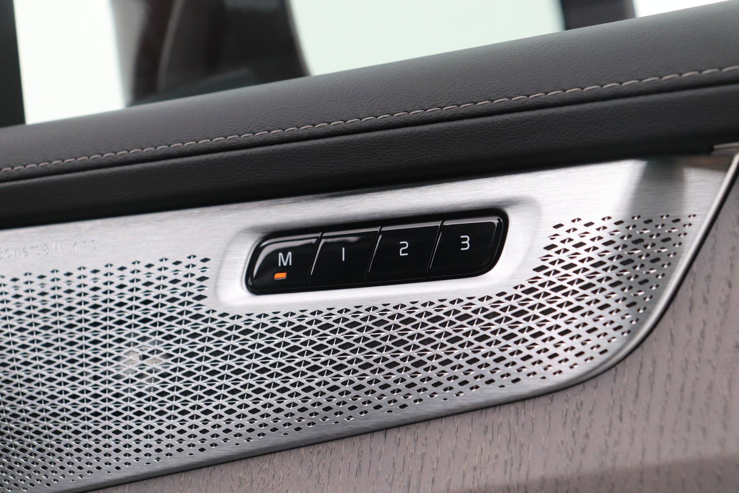Volvo XC90 T8 Plug-in hybrid Ultra Dark | Luchtvering | Bowers&Wilkins | Trekhaak | Massage+Ventilatie | Head-Up