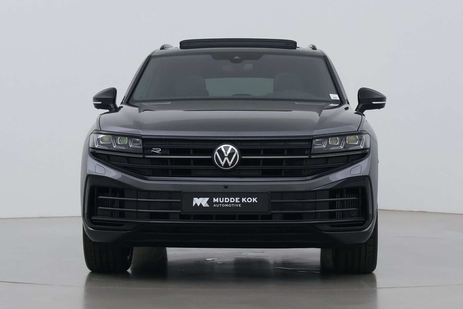 Volkswagen Touareg 3.0 TSi eHybrid 4MOTION R | FINAL EDITION | Luchtvering | Trekhaak | Panoramdak | Dynaudio | 360° Camera