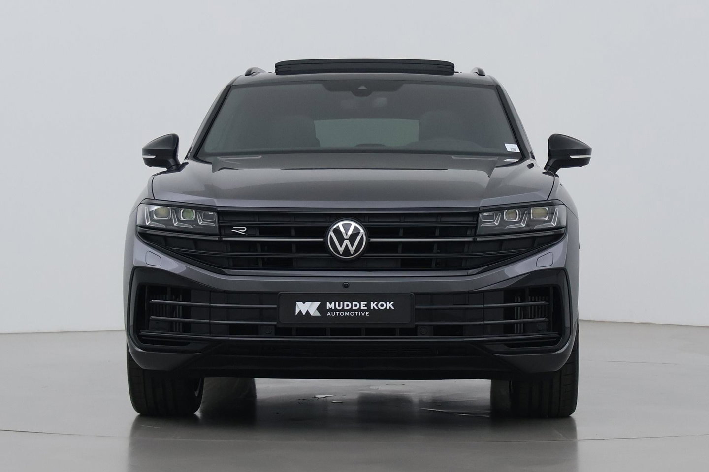 Volkswagen Touareg 3.0 TSi eHybrid 4MOTION R | FINAL EDITION | Luchtvering | Trekhaak | Panoramdak | Dynaudio | 360° Camera