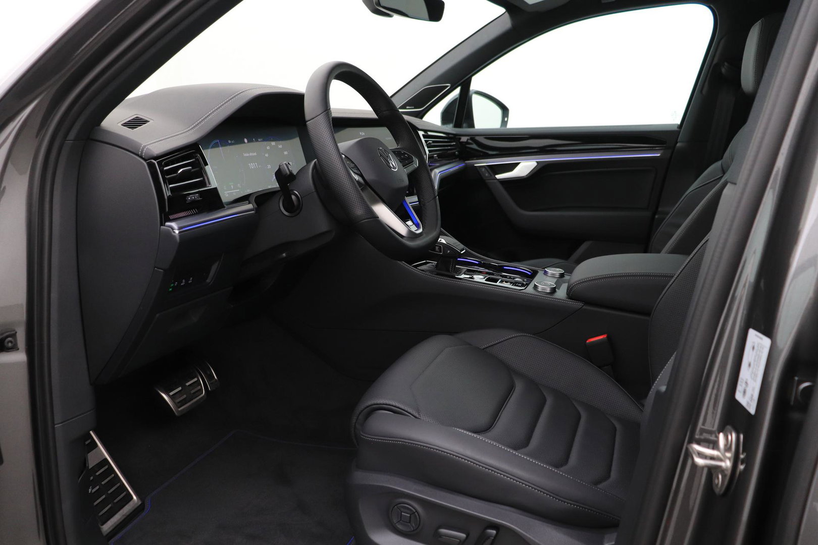 Volkswagen Touareg 3.0 TSi eHybrid 4MOTION R | FINAL EDITION | Luchtvering | Trekhaak | Panoramdak | Dynaudio | 360° Camera