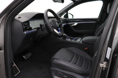 Volkswagen Touareg 3.0 TSi eHybrid 4MOTION R | FINAL EDITION | Luchtvering | Trekhaak | Panoramdak | Dynaudio | 360° Camera