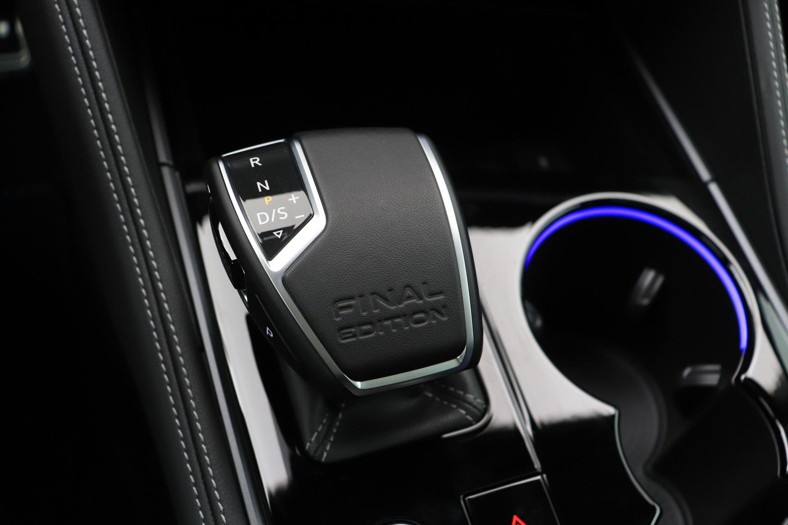 Volkswagen Touareg 3.0 TSi eHybrid 4MOTION R | FINAL EDITION | Luchtvering | Trekhaak | Panoramdak | Dynaudio | 360° Camera