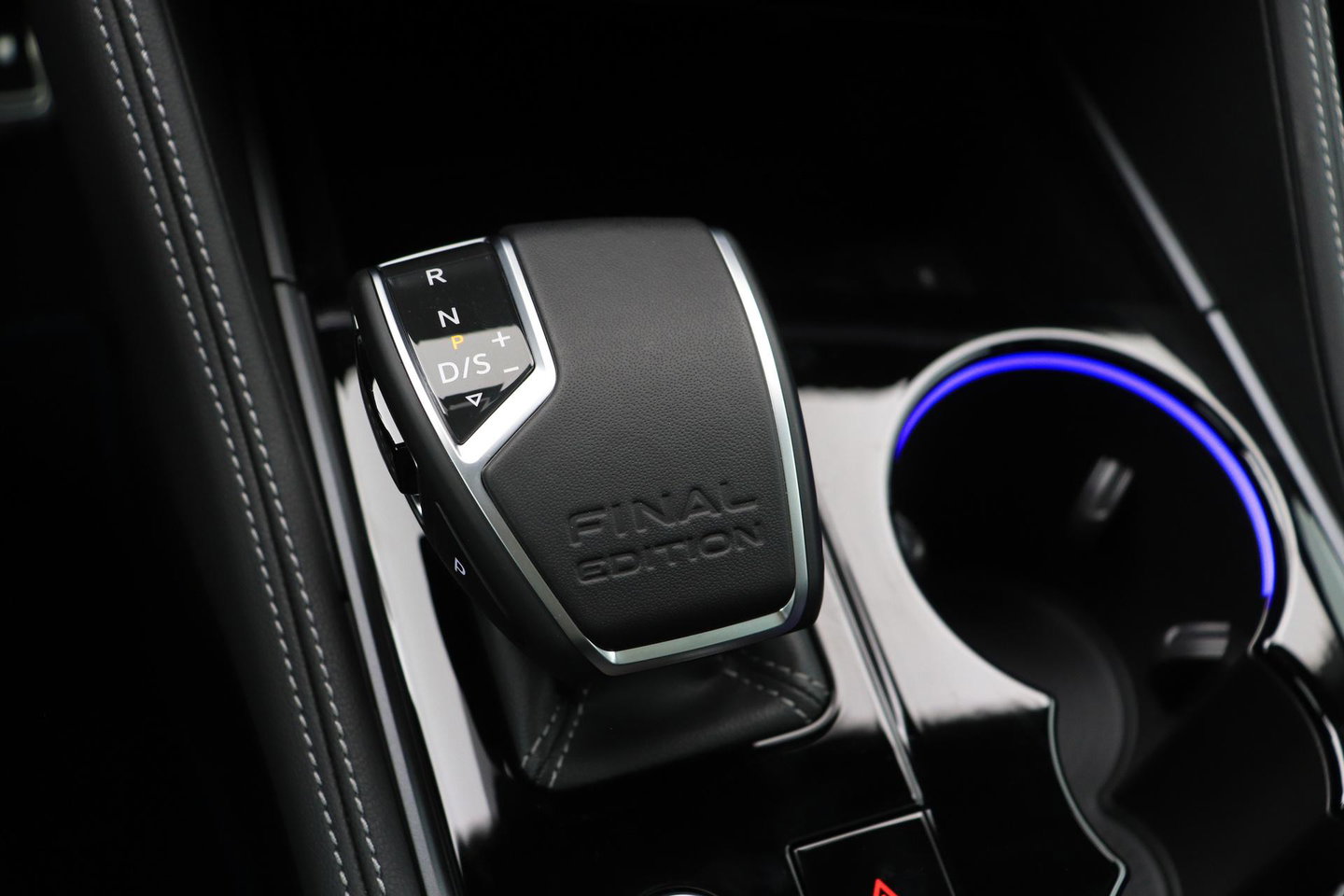 Volkswagen Touareg 3.0 TSi eHybrid 4MOTION R | FINAL EDITION | Luchtvering | Trekhaak | Panoramdak | Dynaudio | 360° Camera