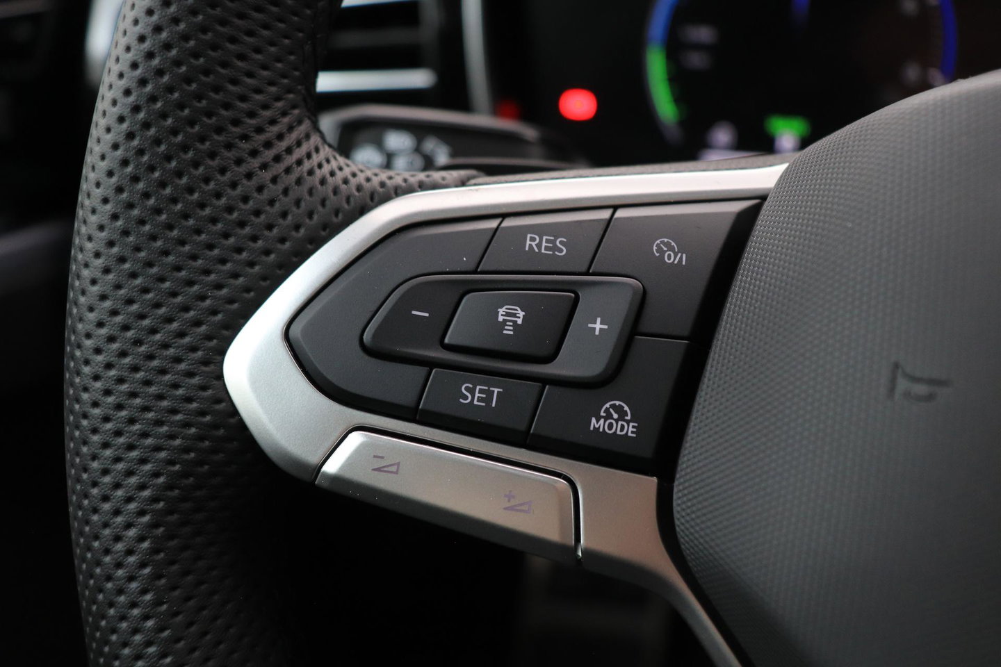 Volkswagen Touareg 3.0 TSi eHybrid 4MOTION R | FINAL EDITION | Luchtvering | Trekhaak | Panoramdak | Dynaudio | 360° Camera