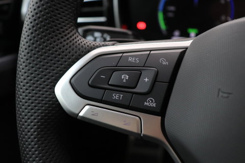 Volkswagen Touareg 3.0 TSi eHybrid 4MOTION R | FINAL EDITION | Luchtvering | Trekhaak | Panoramdak | Dynaudio | 360° Camera