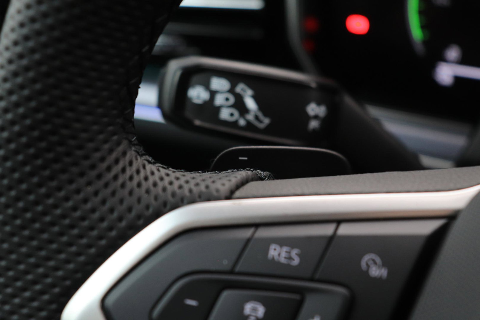 Volkswagen Touareg 3.0 TSi eHybrid 4MOTION R | FINAL EDITION | Luchtvering | Trekhaak | Panoramdak | Dynaudio | 360° Camera