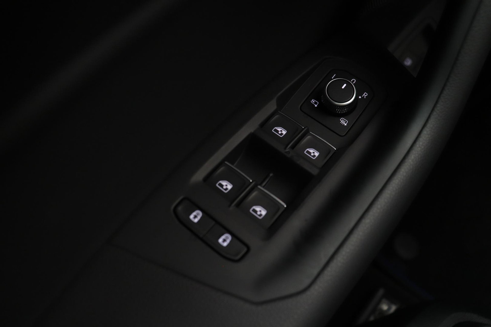 Volkswagen Touareg 3.0 TSi eHybrid 4MOTION R | FINAL EDITION | Luchtvering | Trekhaak | Panoramdak | Dynaudio | 360° Camera