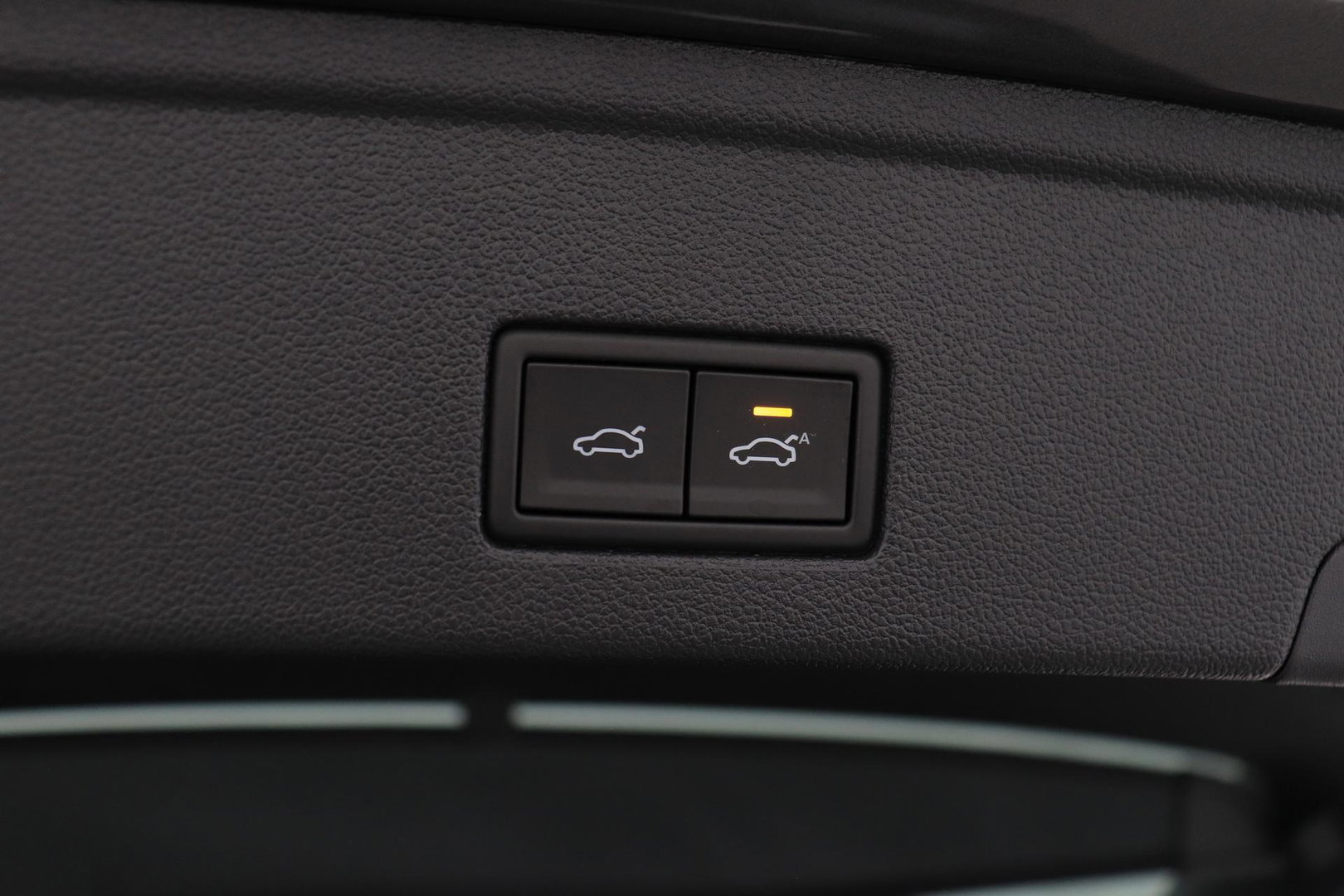 Volkswagen Touareg 3.0 TSi eHybrid 4MOTION R | FINAL EDITION | Luchtvering | Trekhaak | Panoramdak | Dynaudio | 360° Camera