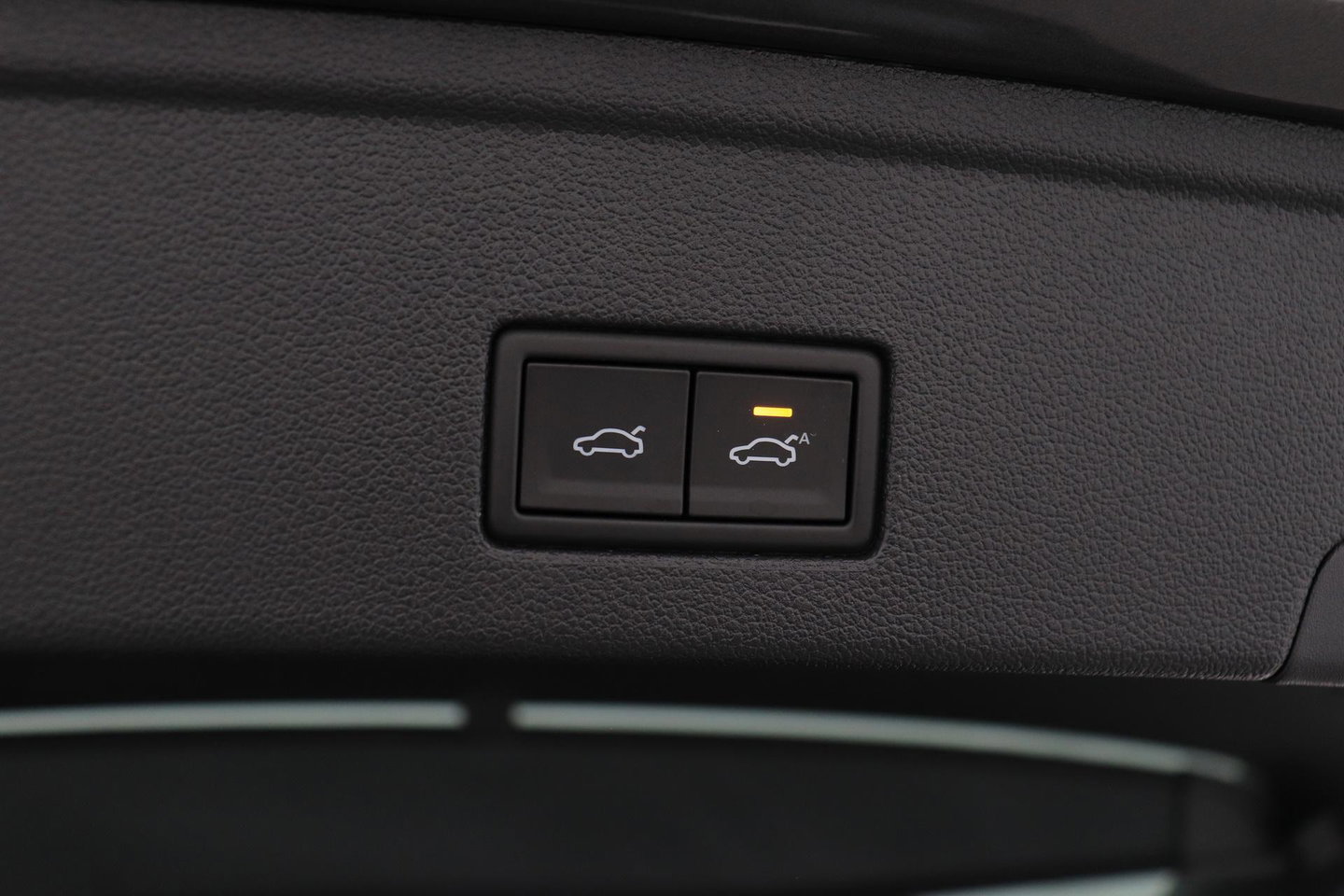 Volkswagen Touareg 3.0 TSi eHybrid 4MOTION R | FINAL EDITION | Luchtvering | Trekhaak | Panoramdak | Dynaudio | 360° Camera