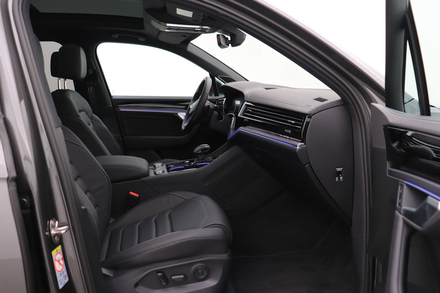 Volkswagen Touareg 3.0 TSi eHybrid 4MOTION R | FINAL EDITION | Luchtvering | Trekhaak | Panoramdak | Dynaudio | 360° Camera