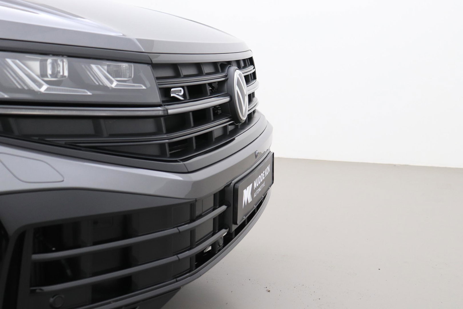 Volkswagen Touareg 3.0 TSi eHybrid 4MOTION R | FINAL EDITION | Luchtvering | Trekhaak | Panoramdak | Dynaudio | 360° Camera