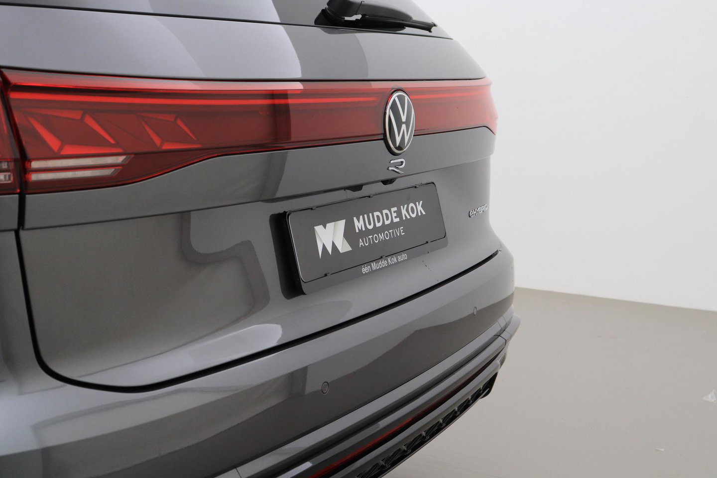 Volkswagen Touareg 3.0 TSi eHybrid 4MOTION R | FINAL EDITION | Luchtvering | Trekhaak | Panoramdak | Dynaudio | 360° Camera