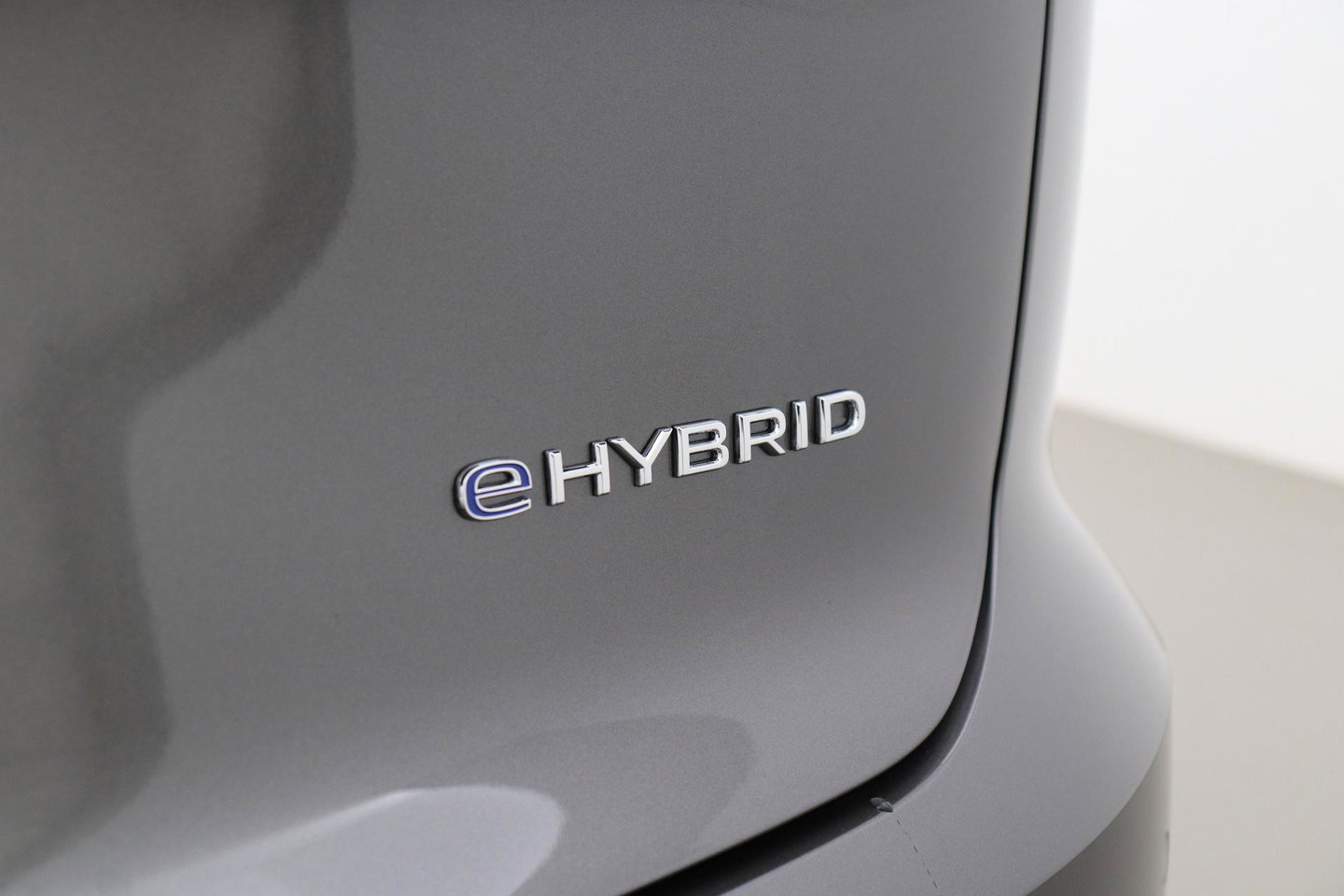 Volkswagen Touareg 3.0 TSi eHybrid 4MOTION R | FINAL EDITION | Luchtvering | Trekhaak | Panoramdak | Dynaudio | 360° Camera